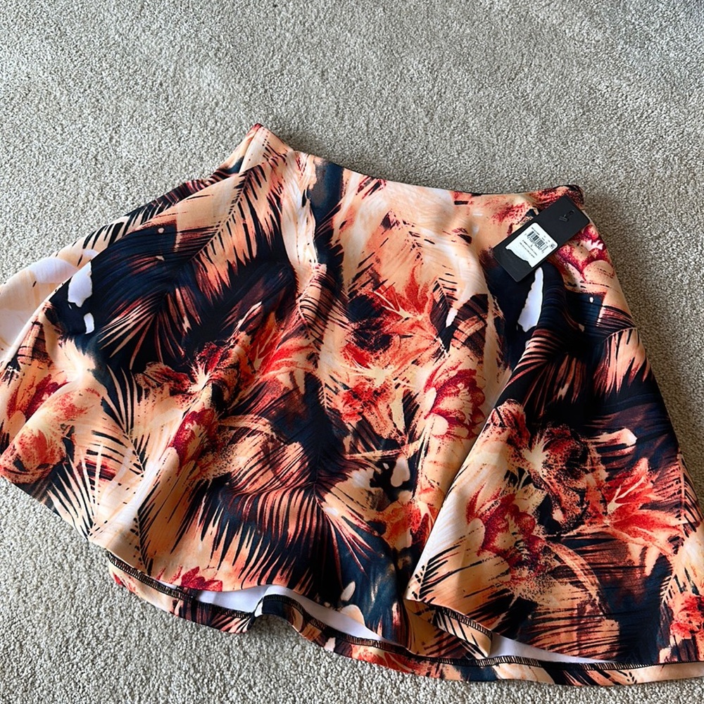 Brand new guess skirt